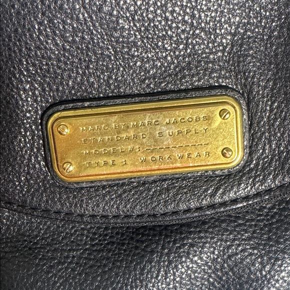 Marc By Marc Jacobs Black Crossbody Bag with Gold Details - Picture 3 of 7